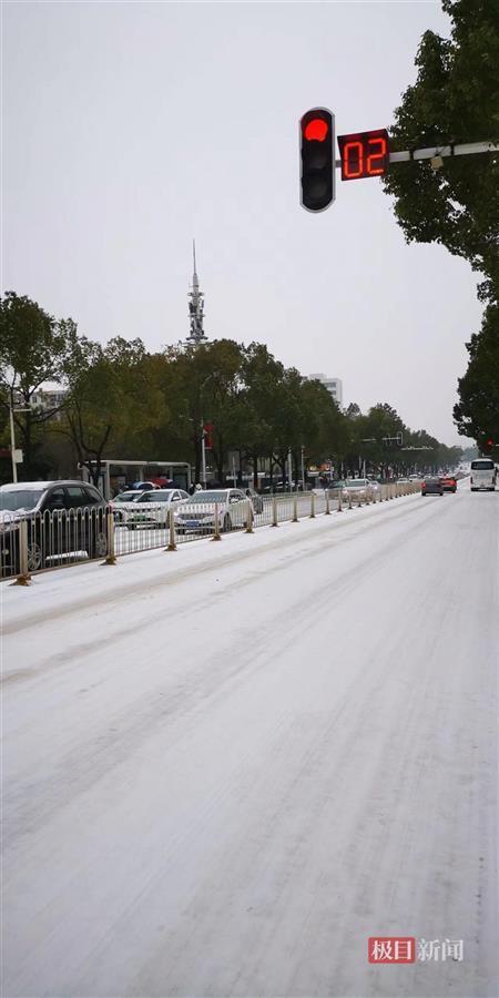 刷白武汉的是雪还是冰粒？今明继续中到大雪或冰粒