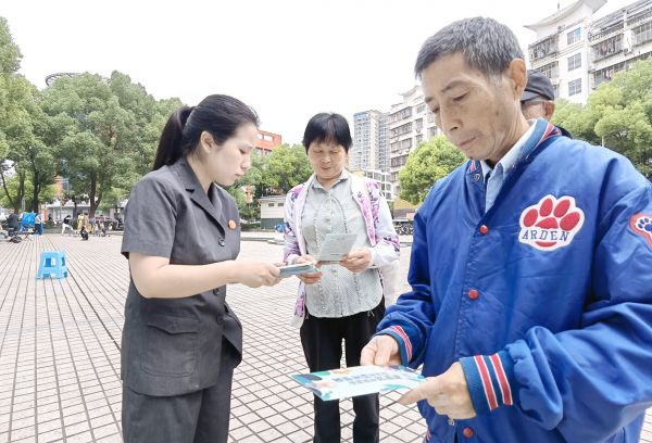 掇刀区人民法院开展普法宣传活动