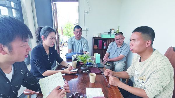 图为:薛龙威(右1)、梁斯佳(左2)夫妻(9061505)-20240621093844