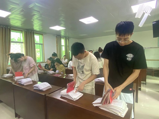 以笔寄情 共筑成长 ——钟祥市石牌镇小学开展“温馨评语”展评交流会