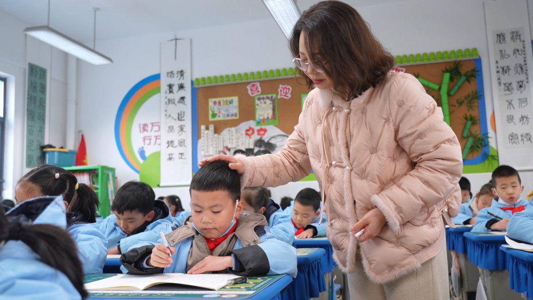 墨芳流指尖 幽香溢满园——记掇刀石小学宋玉芳老师