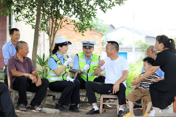 守护“平安路”(分离图)图为 2024年(9453080)-20240807104545