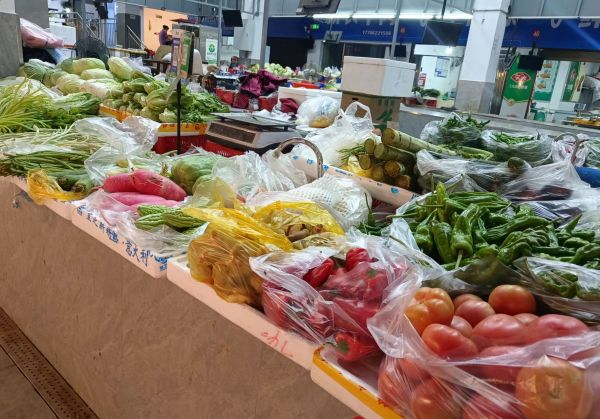 肉价持续涨 市场难觅“两元菜”