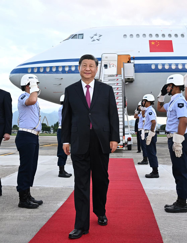 习近平抵达里约热内卢出席二十国集团领导人第十九次峰会