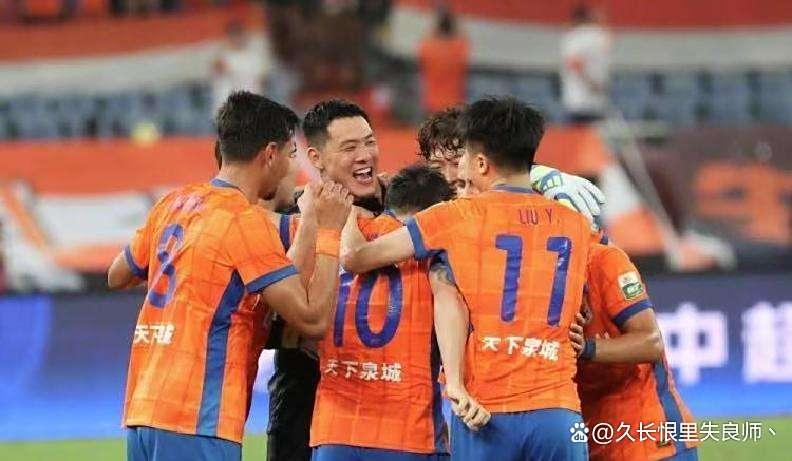 泰山6球碾压国安！韩鹏临危受命，逆境自救迎来完美翻盘